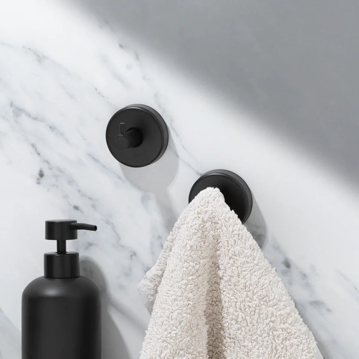Slim ScandicHook – Easy installation without drilling